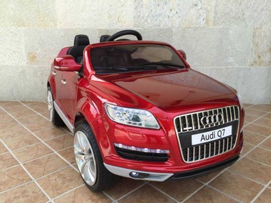PEKECARS AUDI Q7 BURDEOS METALIZADO